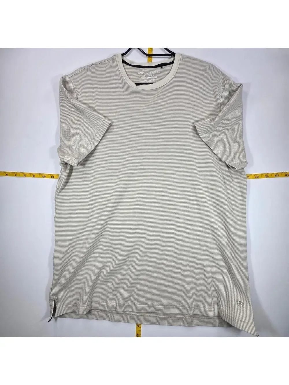 Banana Republic Men's Cream and Tan Tshirt